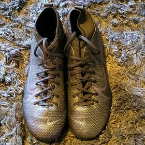 Nike soccer girl cleats, size: us 5.5, color: black